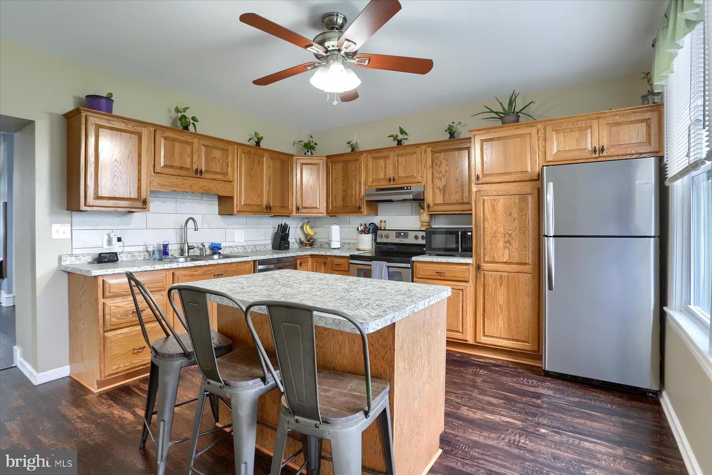 448 E Maple Street photo 9