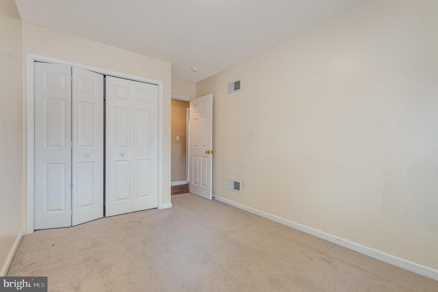 937 Sycamore Lane photo 3