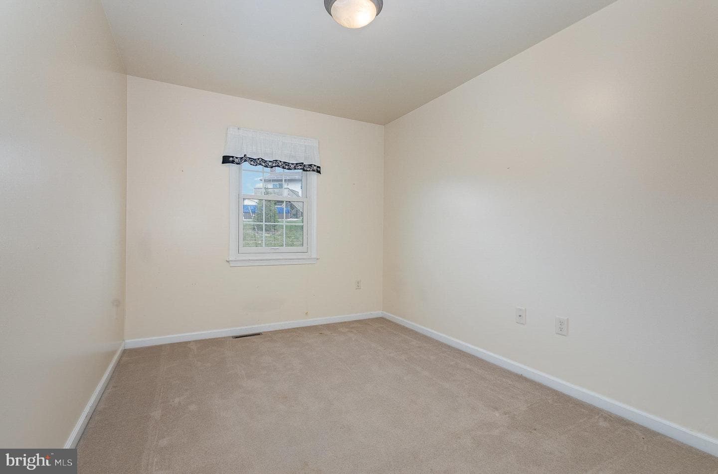 937 Sycamore Lane photo 9