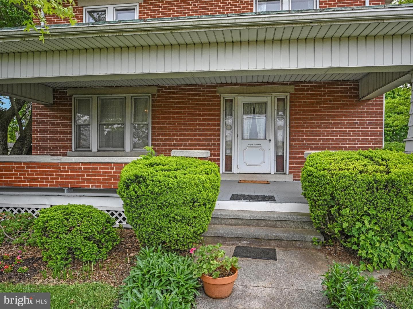 2000 S 5th Avenue photo 3