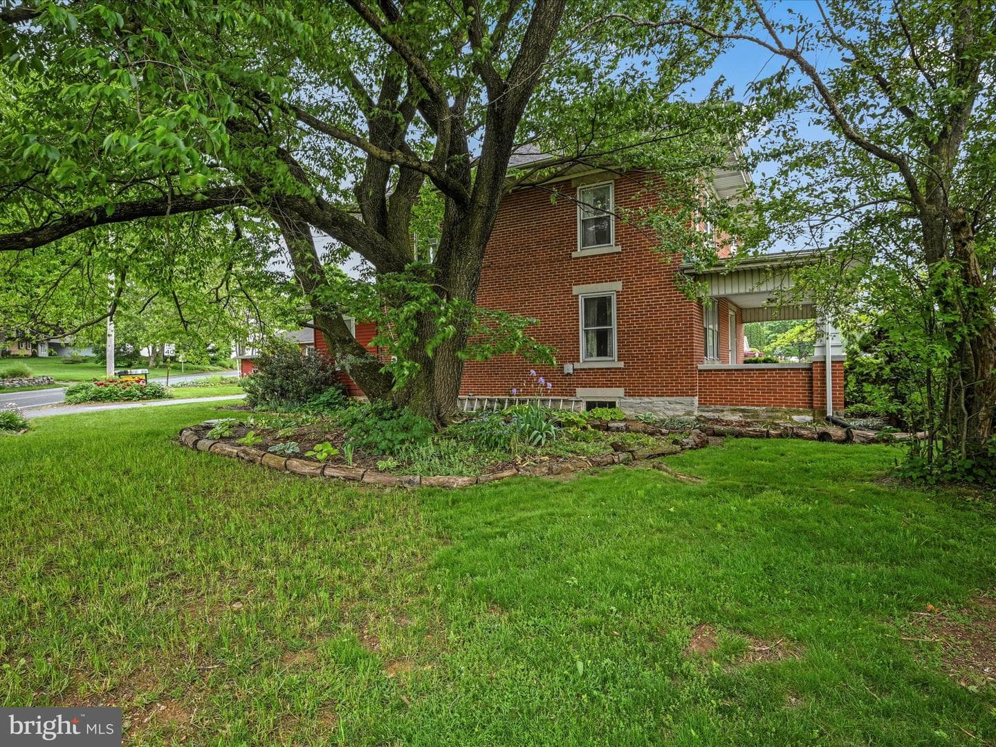 2000 S 5th Avenue photo 41