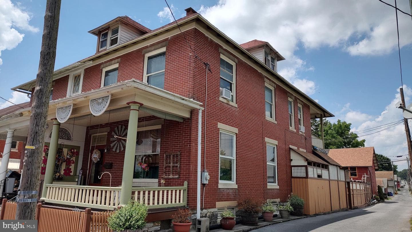19 E Willow Street photo 1