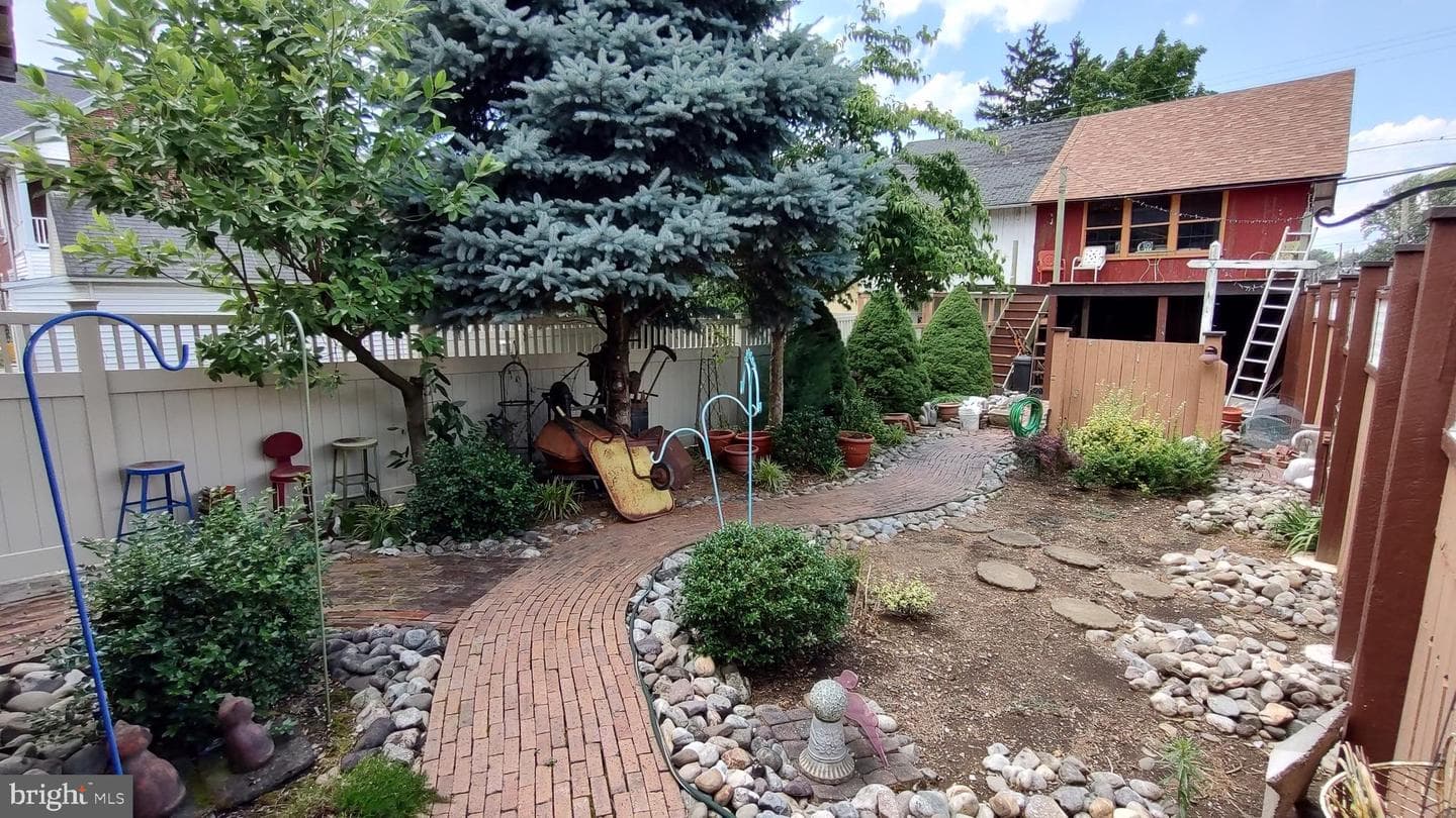 19 E Willow Street photo 20