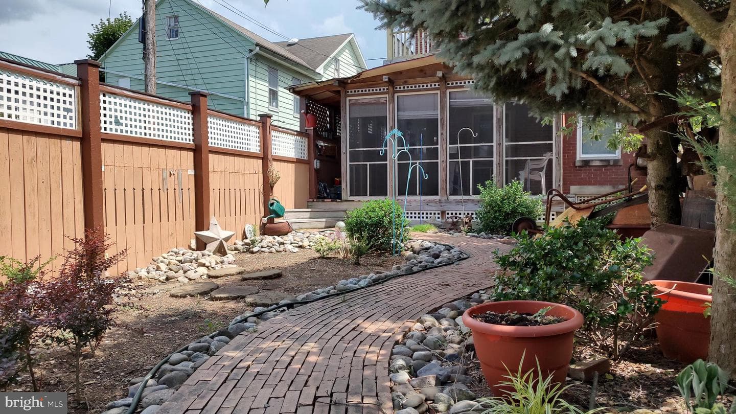 19 E Willow Street photo 21