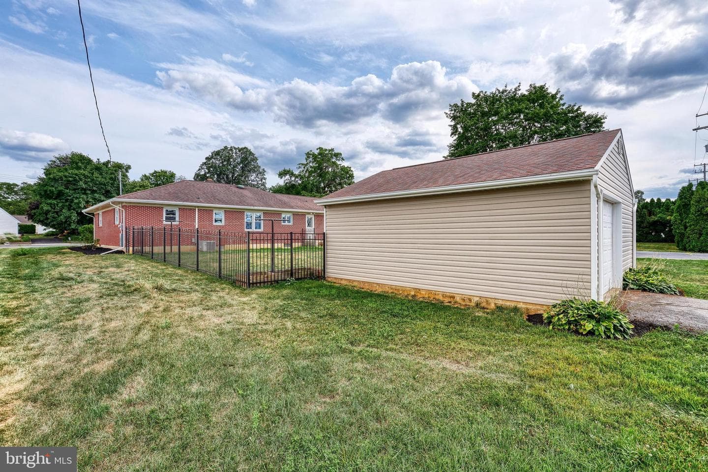 641 E Cherry Street photo 15