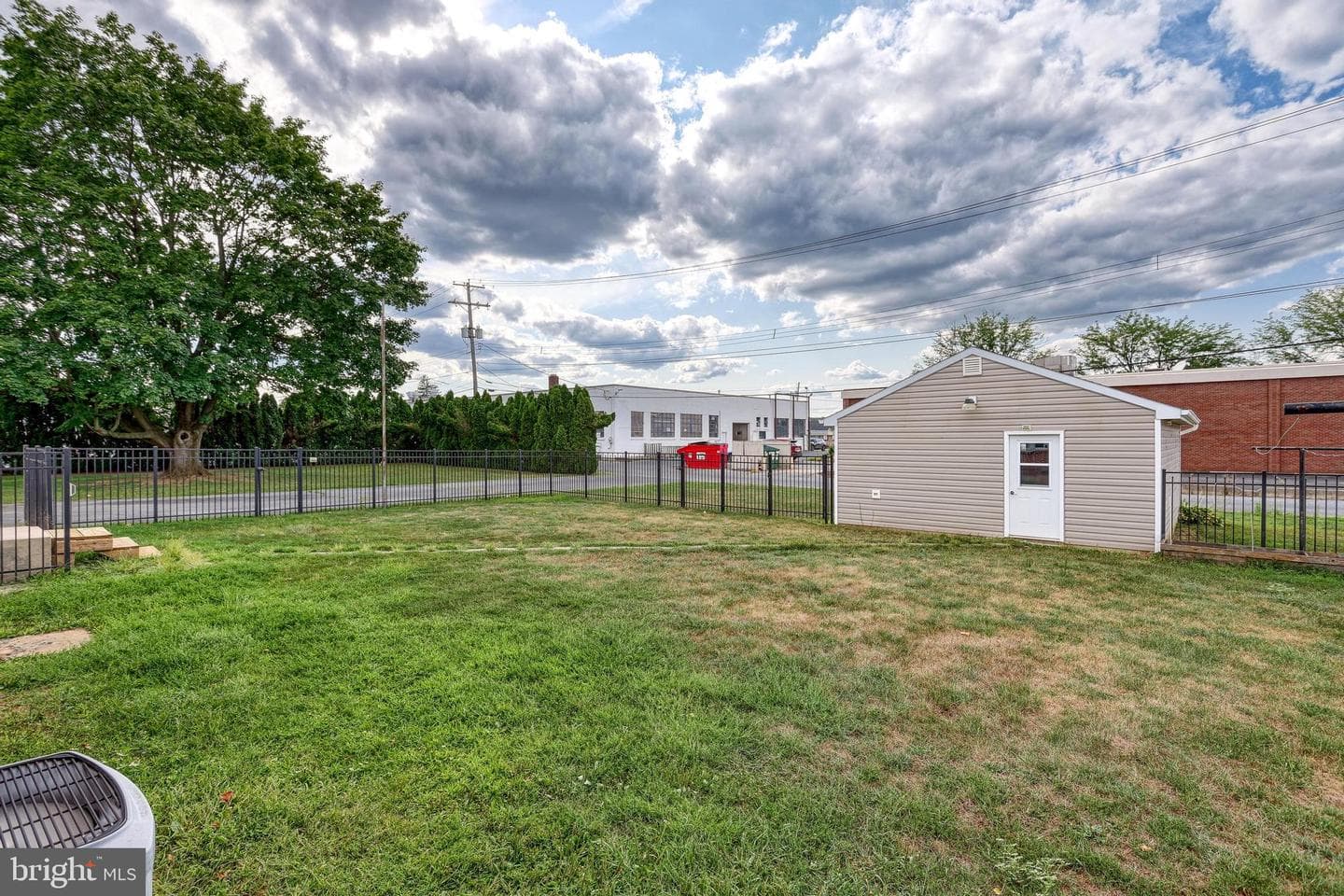 641 E Cherry Street photo 16