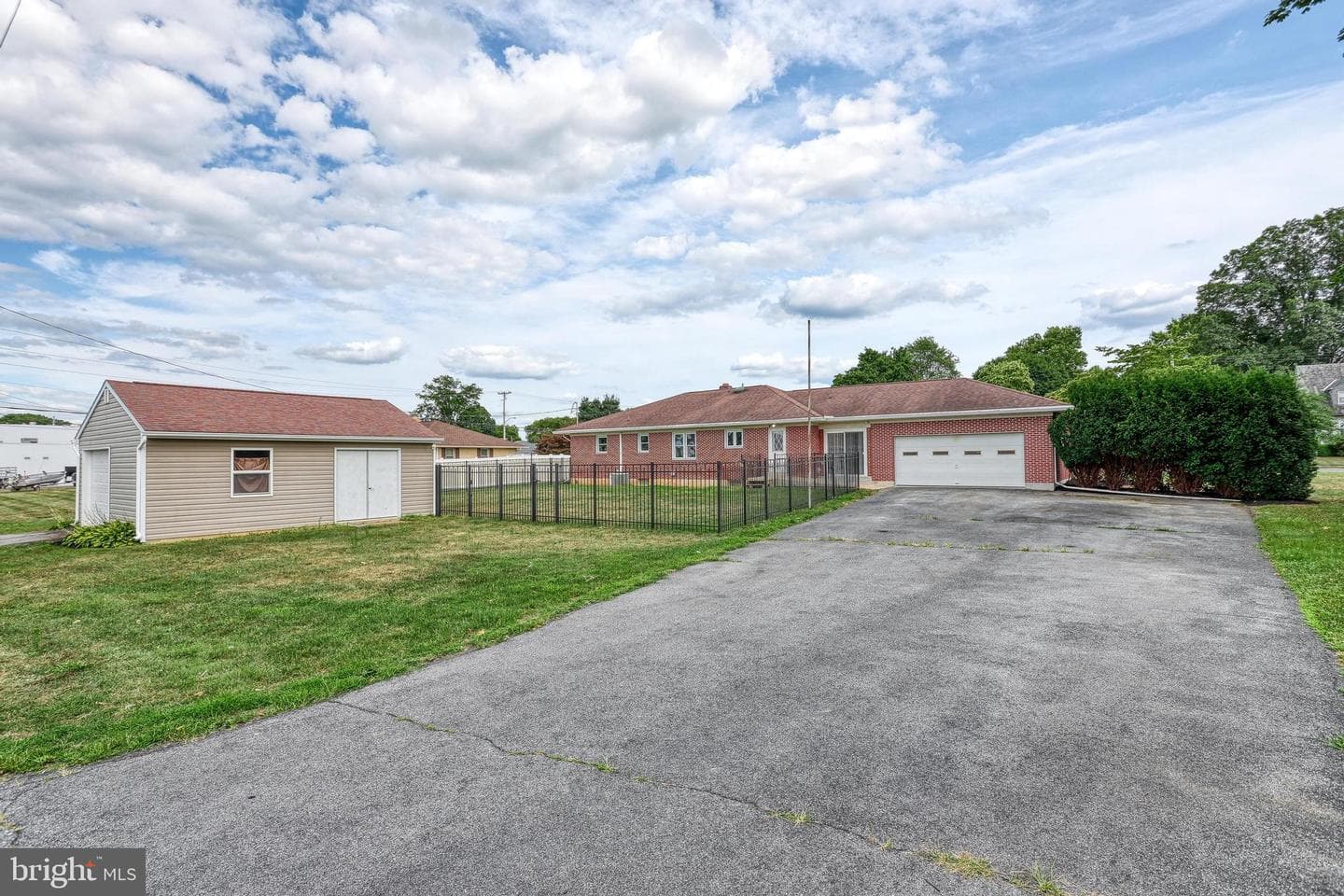 641 E Cherry Street photo 18