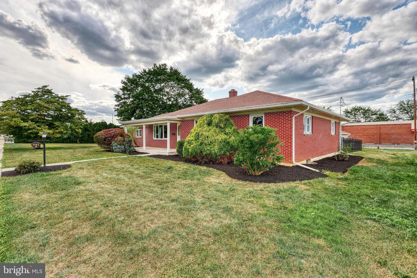 641 E Cherry Street photo 3