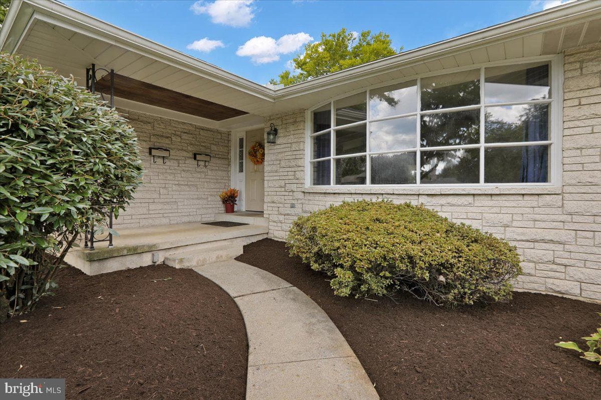 505 E Walnut Street photo 2