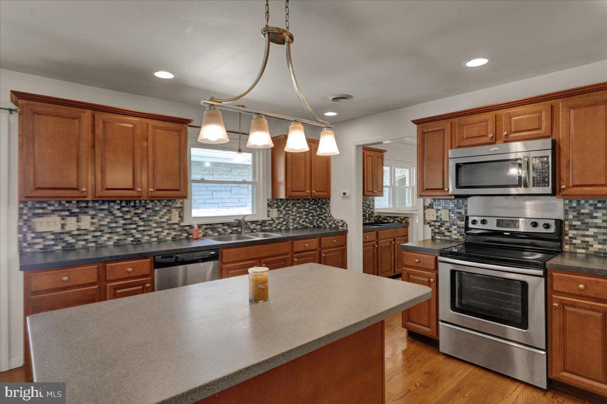 505 E Walnut Street photo 20