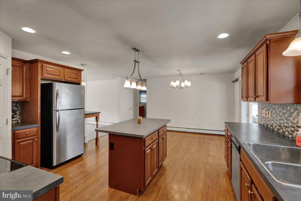 505 E Walnut Street photo 21
