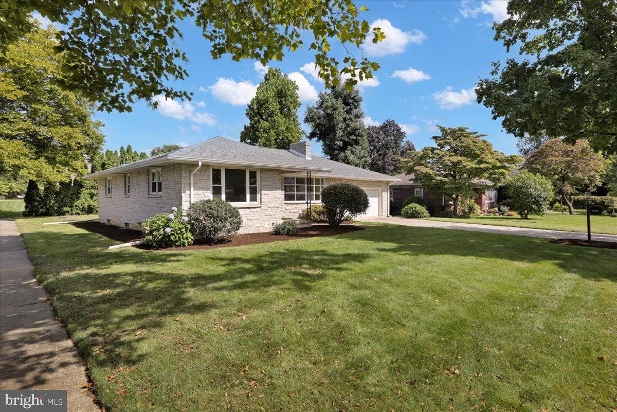 505 E Walnut Street photo 4