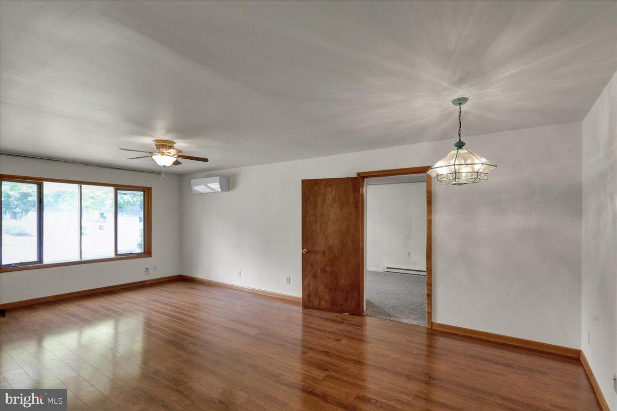 505 E Walnut Street photo 40