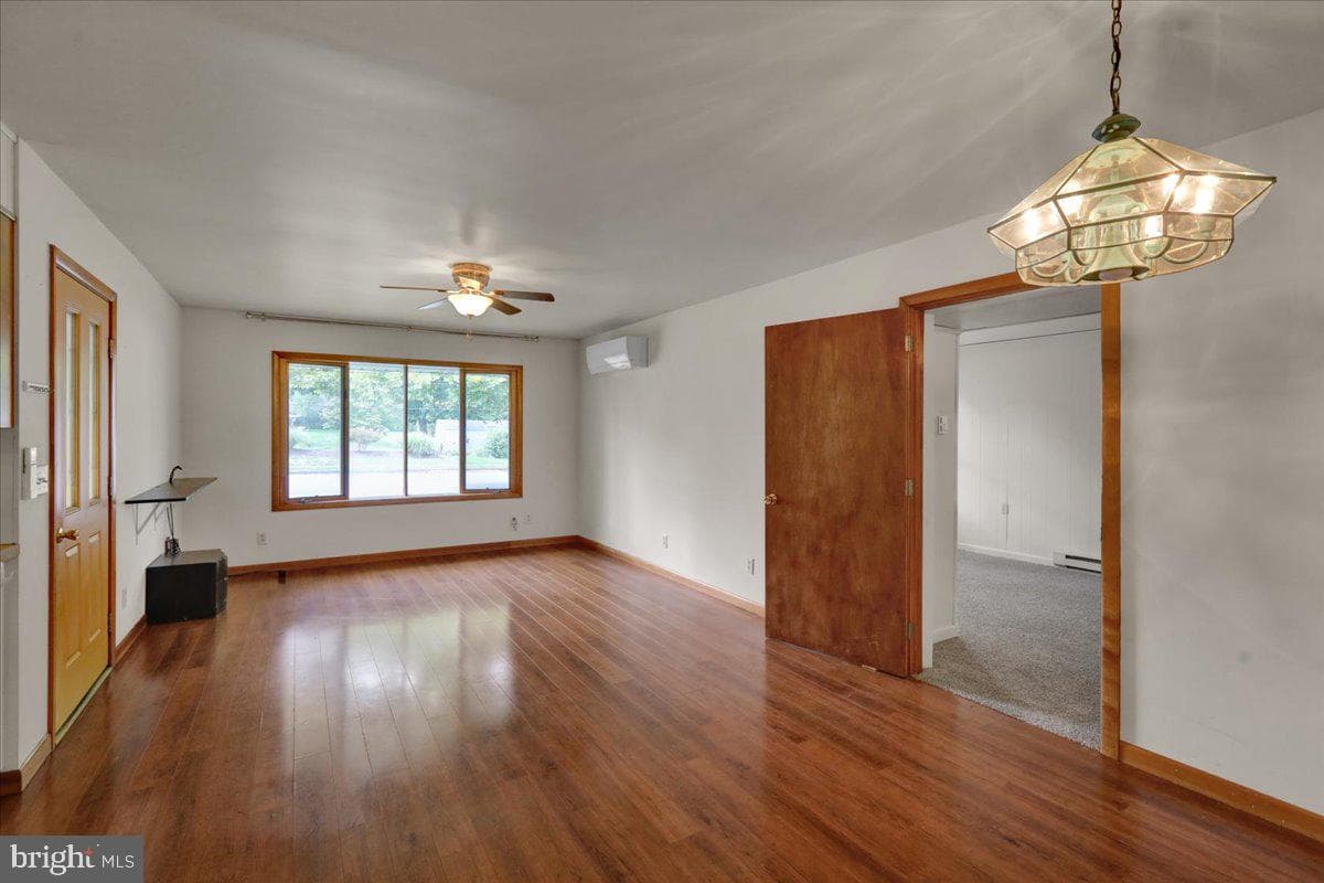 505 E Walnut Street photo 43