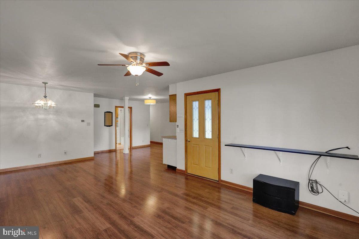505 E Walnut Street photo 44