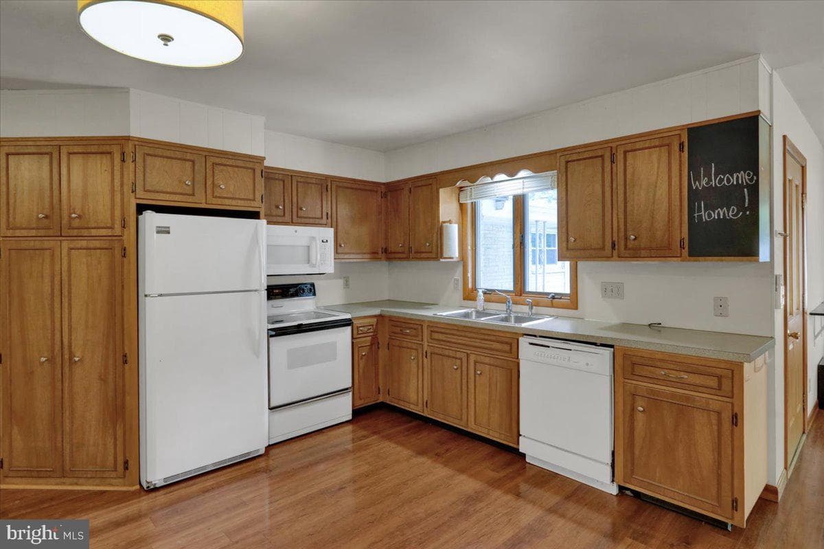 505 E Walnut Street photo 46