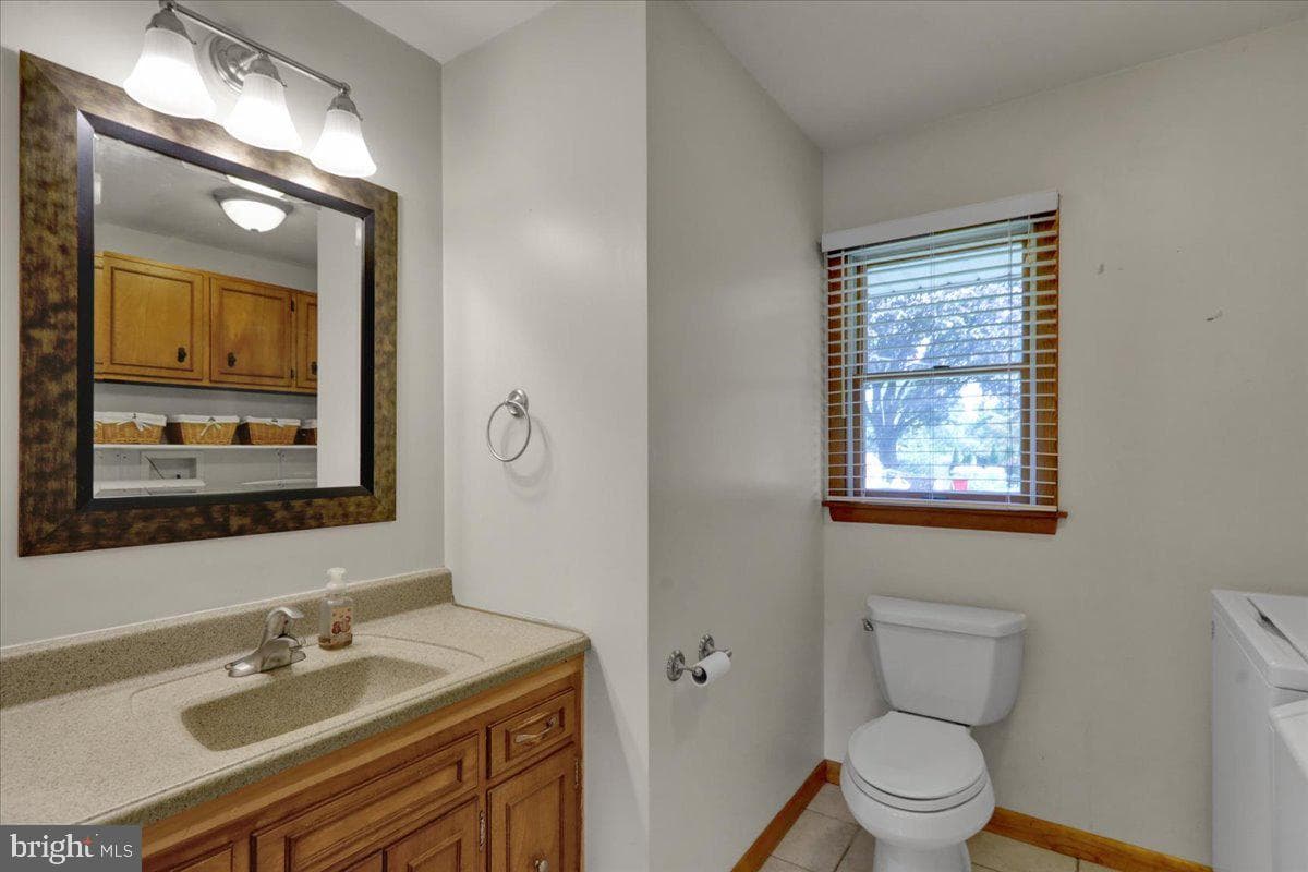 505 E Walnut Street photo 48