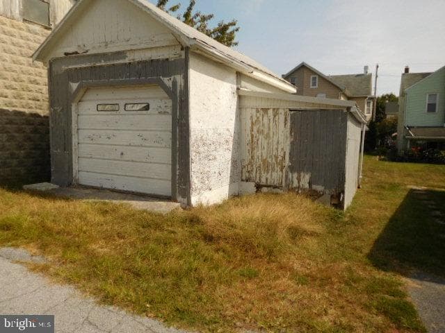 309 S Railroad Street photo 15