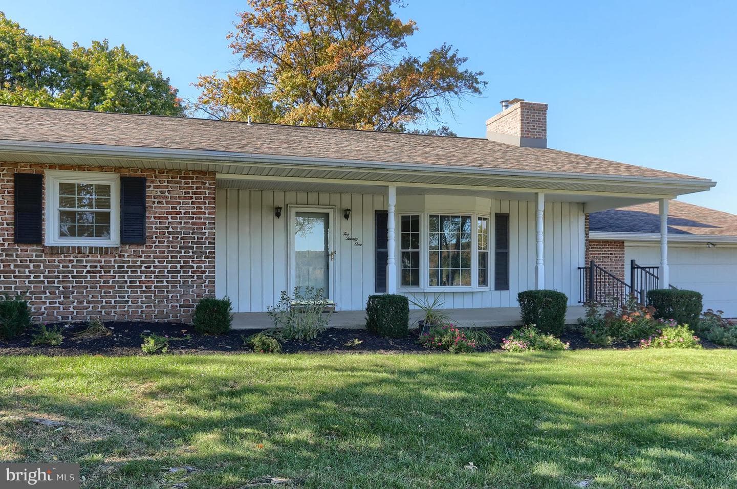 221 Golf Road photo 2