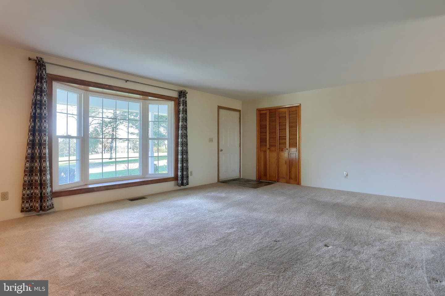 221 Golf Road photo 8