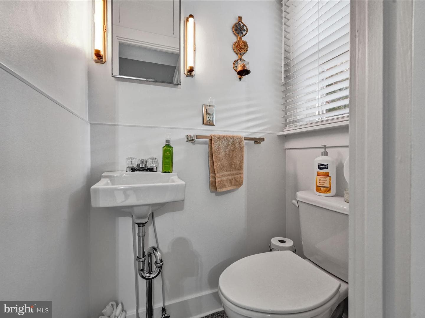 24 E Poplar Street photo 13