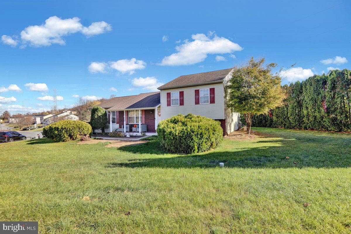 107 E Brookfield Drive photo 2