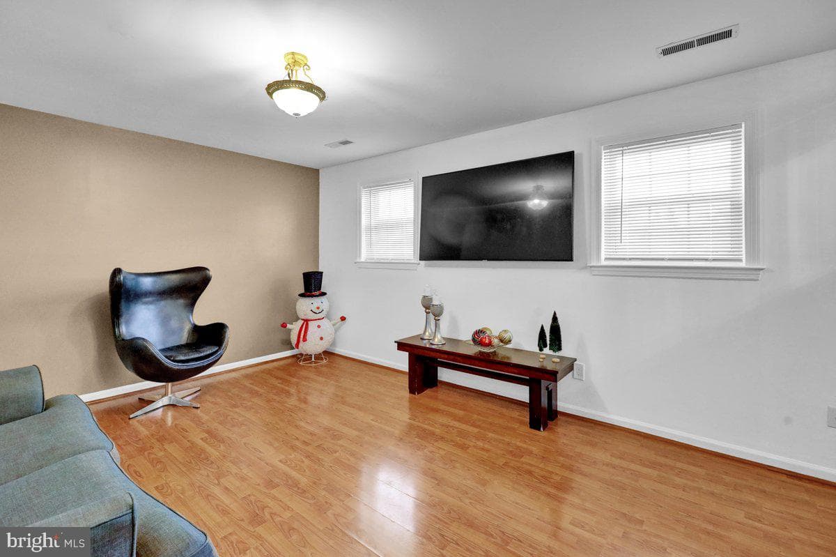 107 E Brookfield Drive photo 22