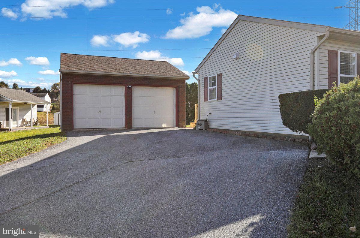 107 E Brookfield Drive photo 29