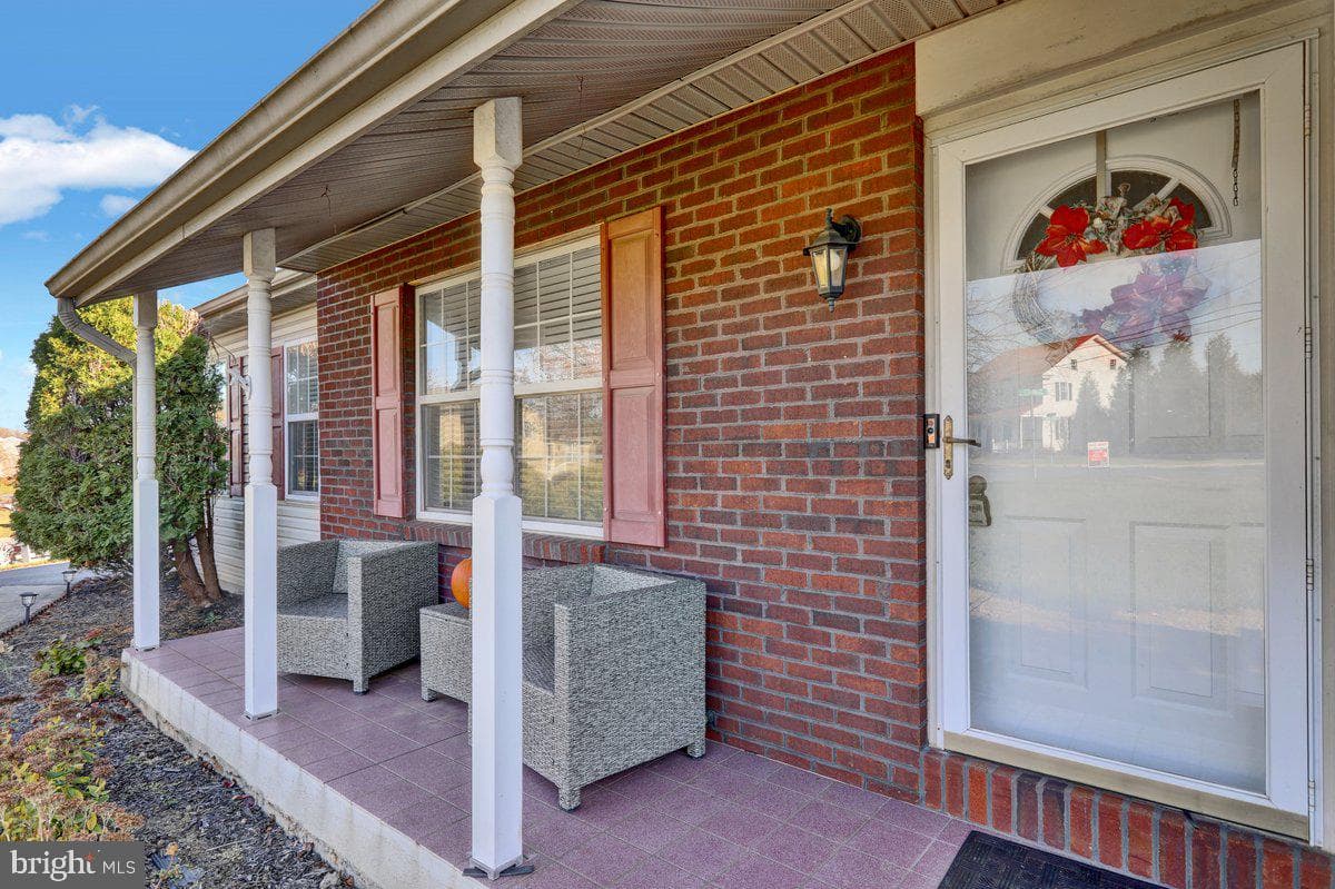 107 E Brookfield Drive photo 3