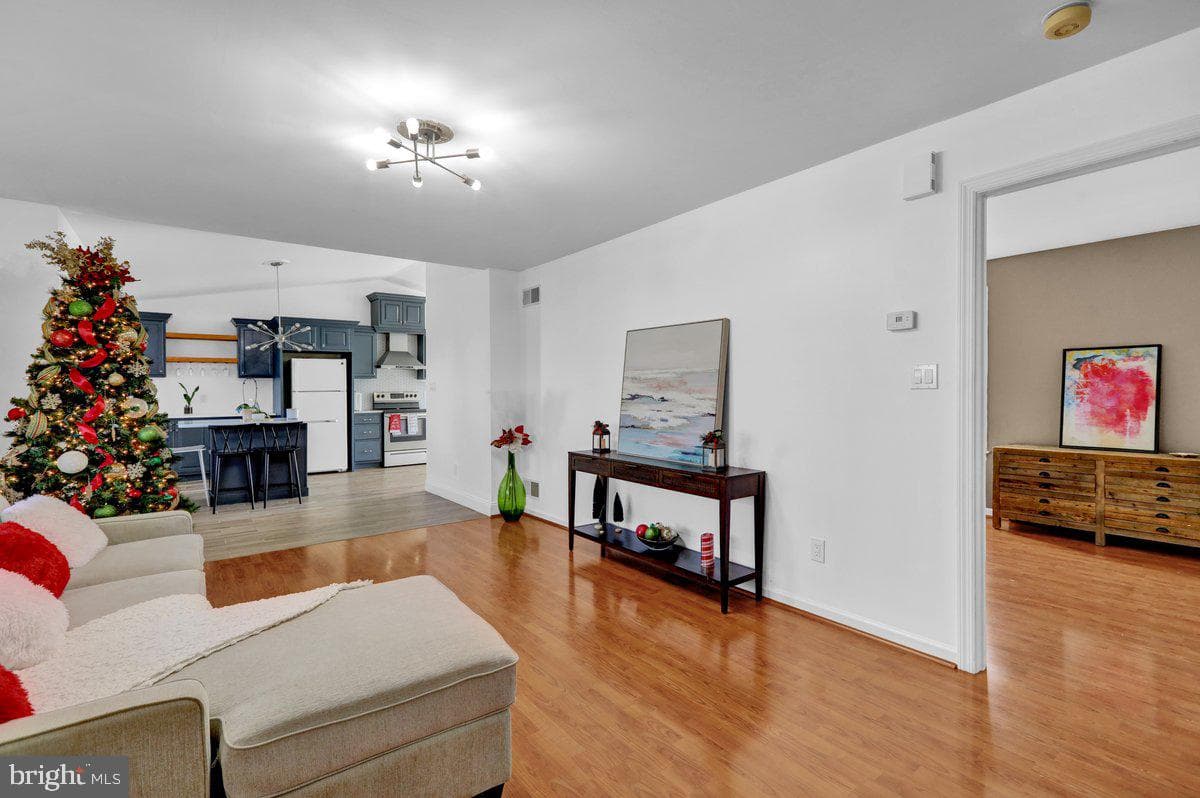 107 E Brookfield Drive photo 9