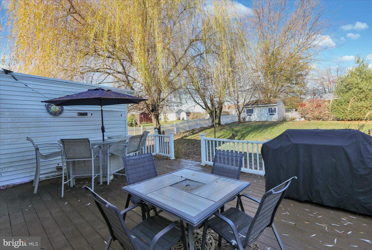 737 W Oak Street photo 26