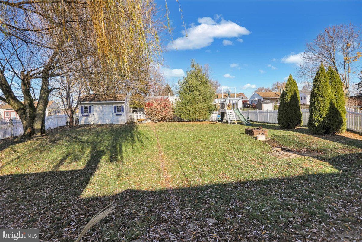 737 W Oak Street photo 27