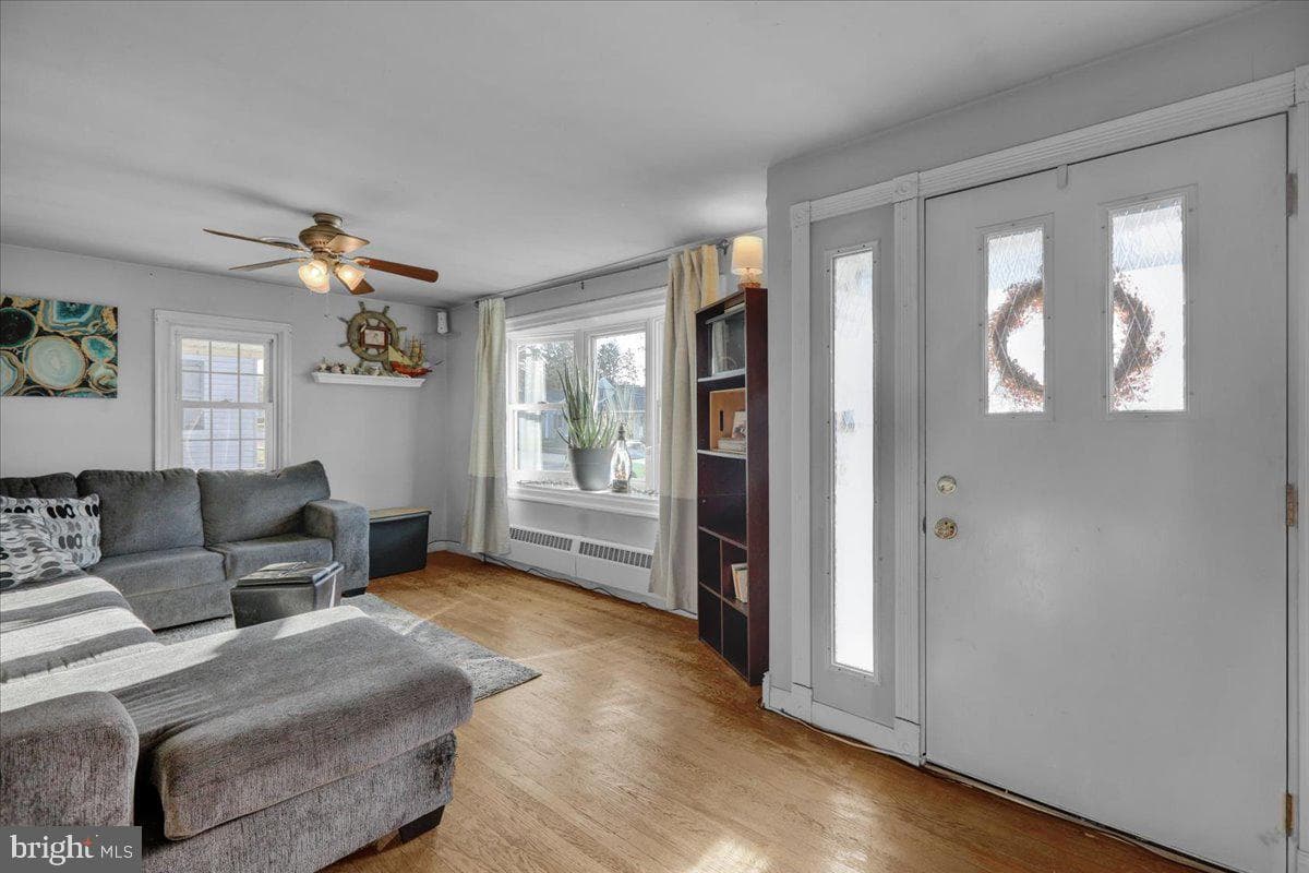 737 W Oak Street photo 4