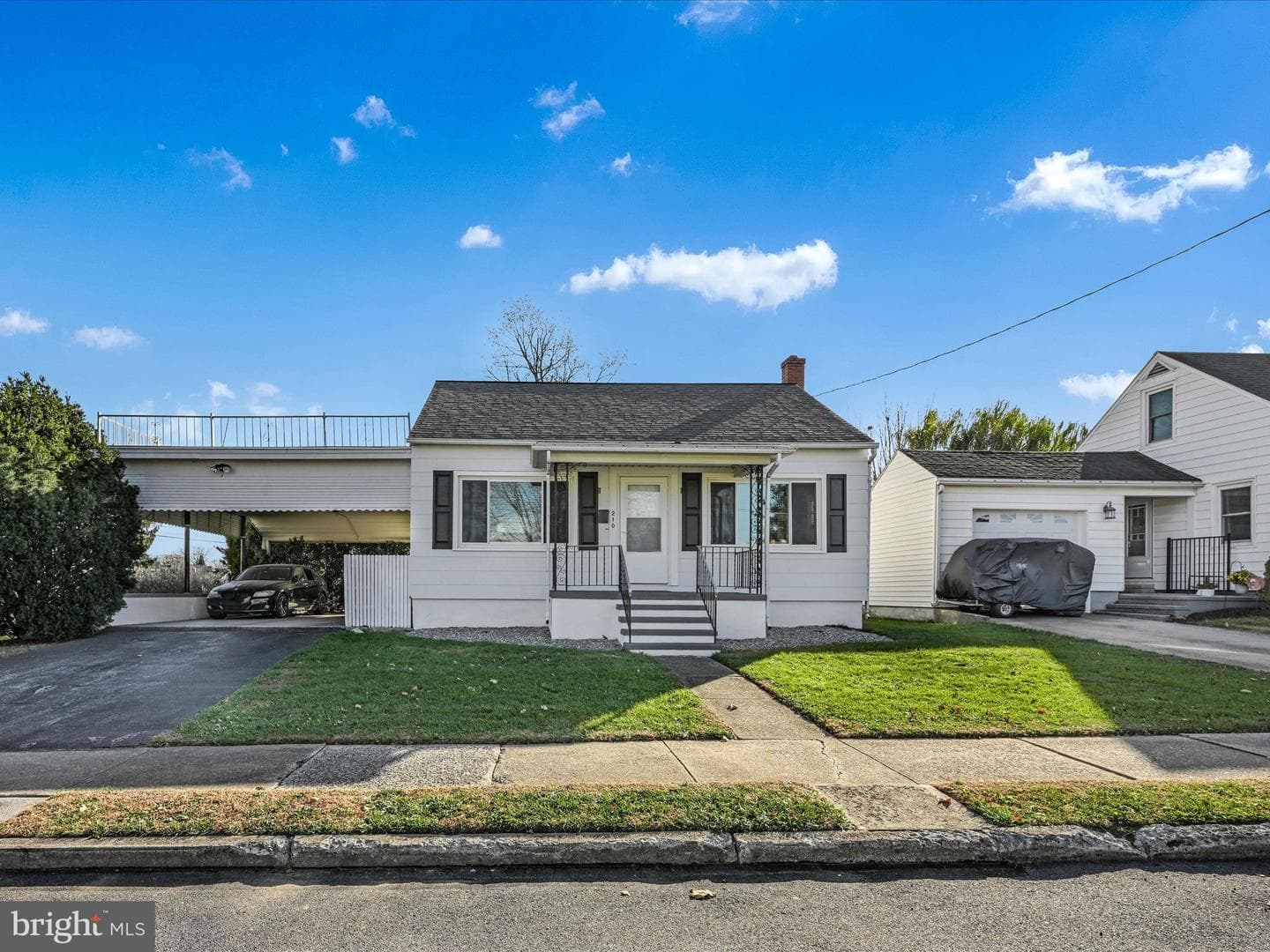 210 W Walnut Street photo 1