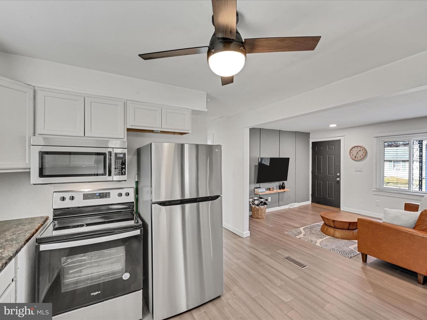 210 W Walnut Street photo 10