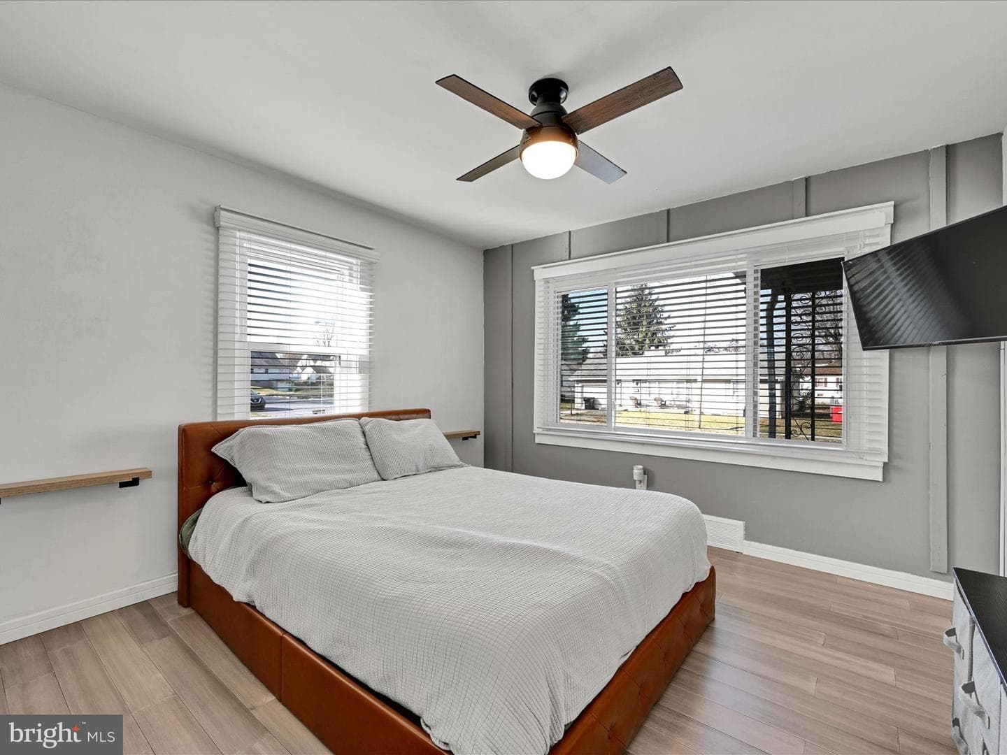 210 W Walnut Street photo 14