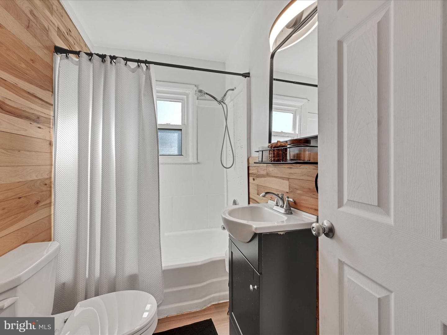 210 W Walnut Street photo 16