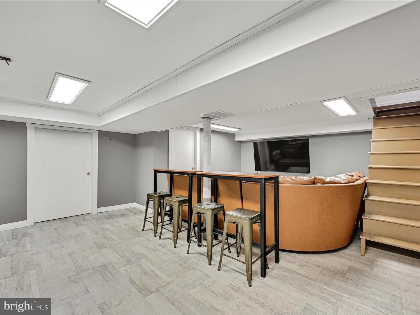 210 W Walnut Street photo 19