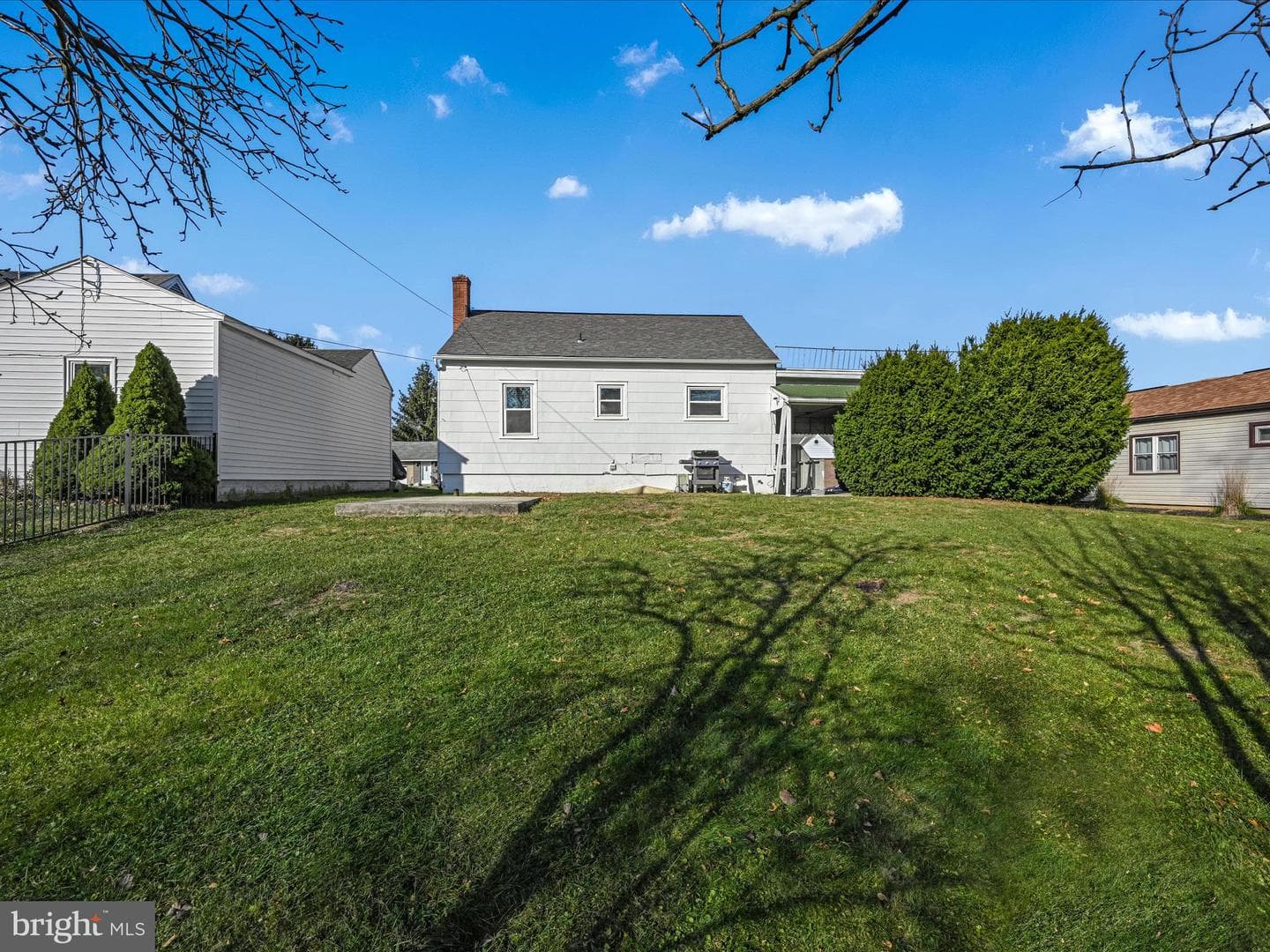 210 W Walnut Street photo 21