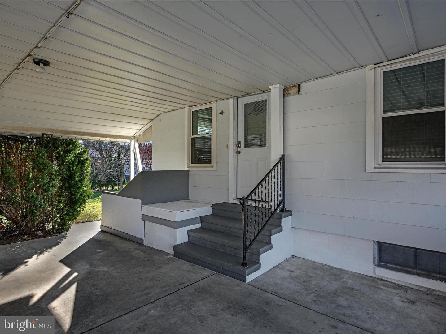 210 W Walnut Street photo 5