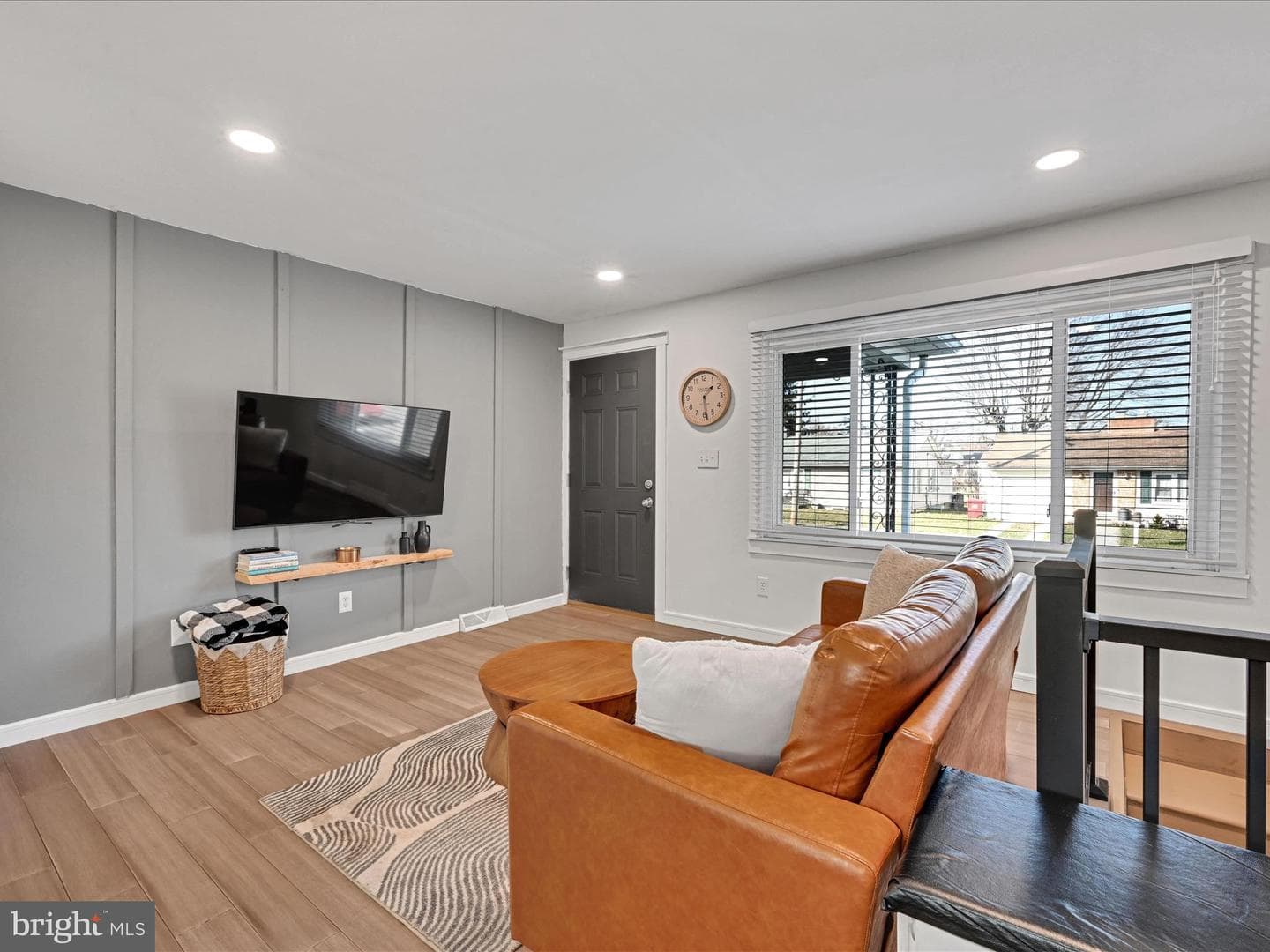 210 W Walnut Street photo 6
