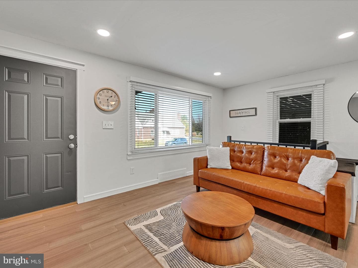 210 W Walnut Street photo 7