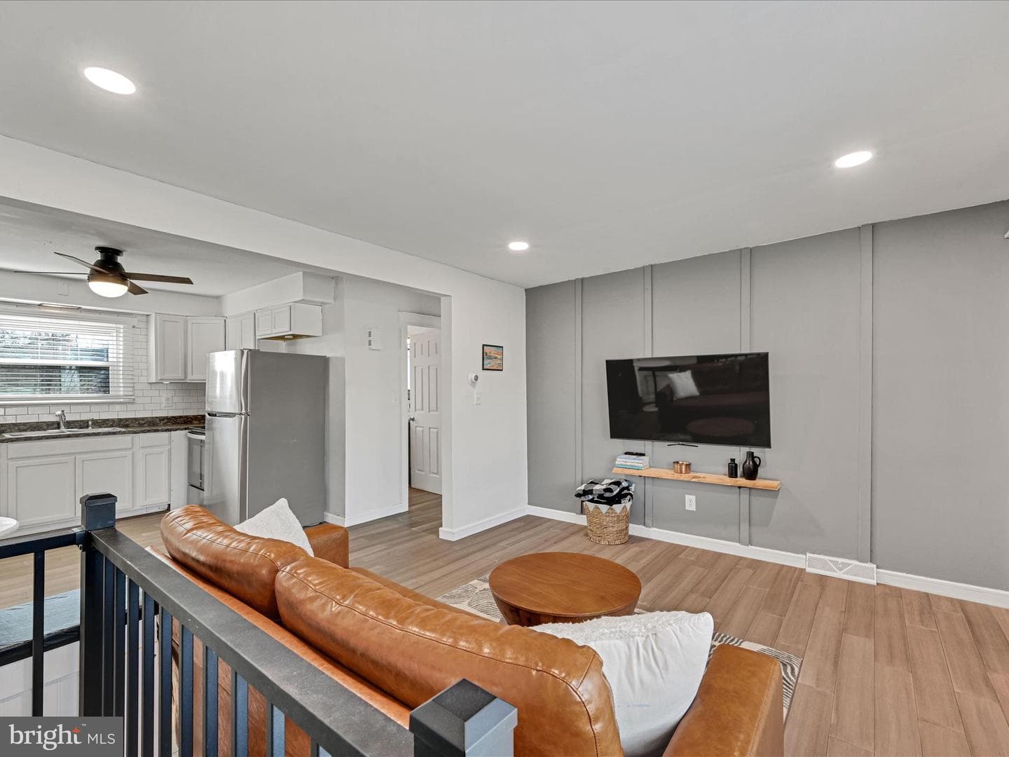 210 W Walnut Street photo 9