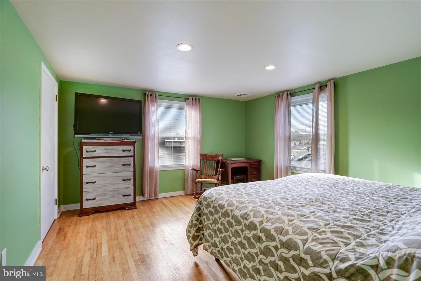 101 E Walnut Street photo 16