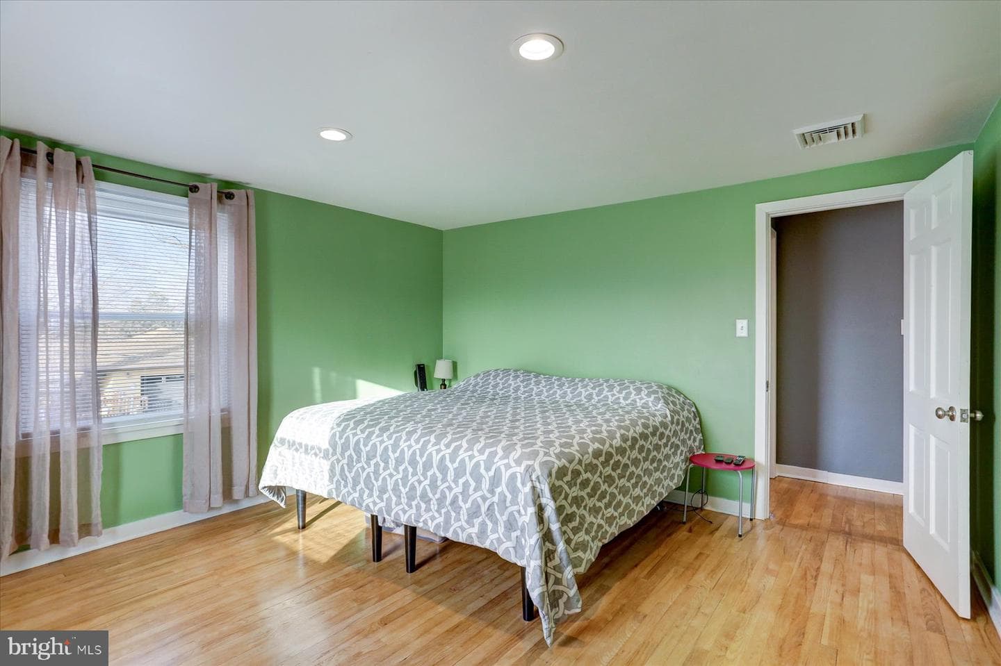 101 E Walnut Street photo 17