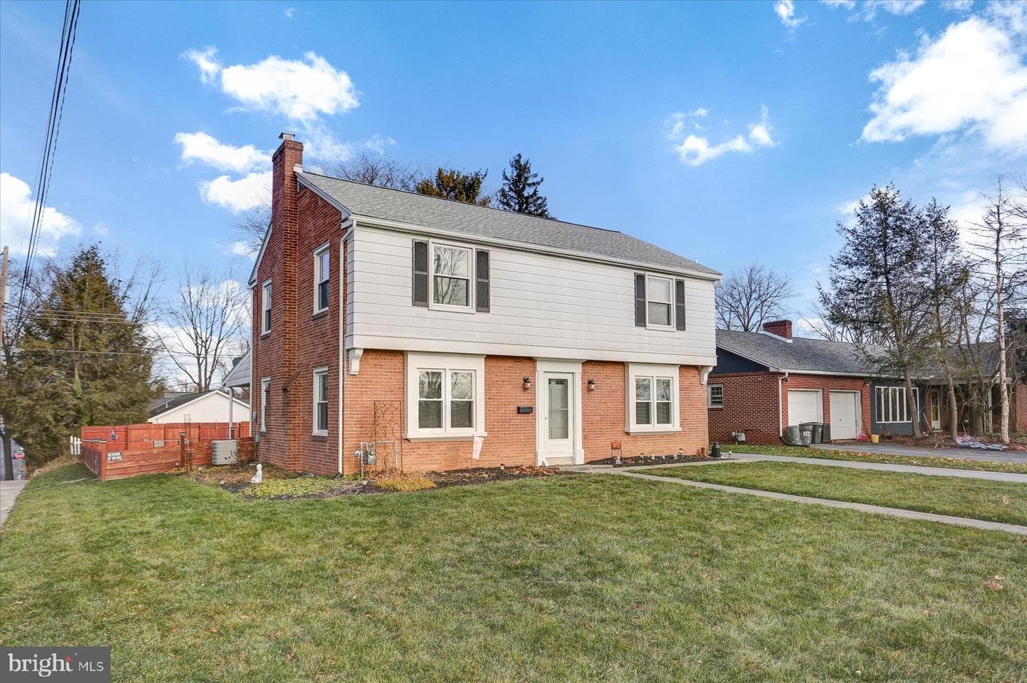 101 E Walnut Street photo 2