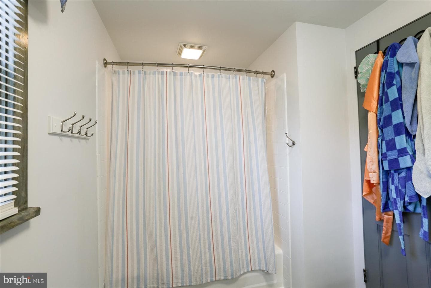 101 E Walnut Street photo 25