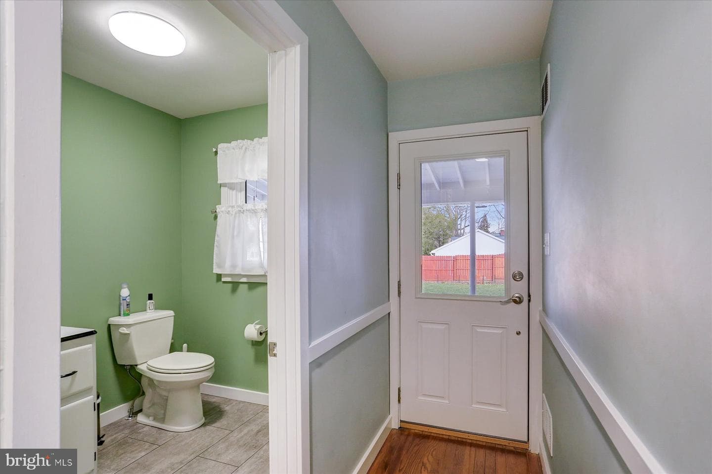 101 E Walnut Street photo 33