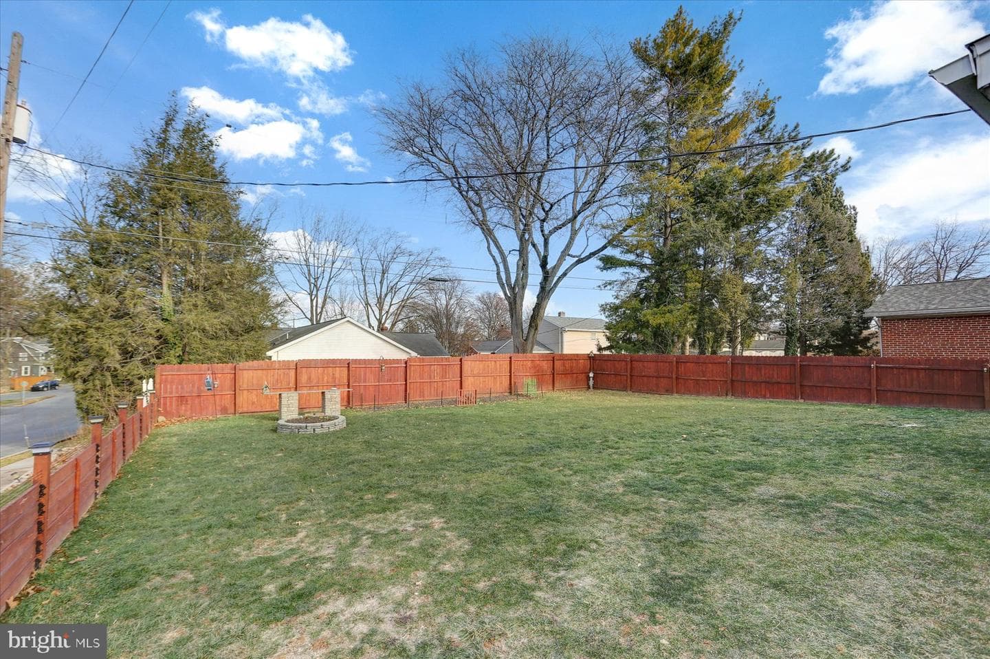 101 E Walnut Street photo 37