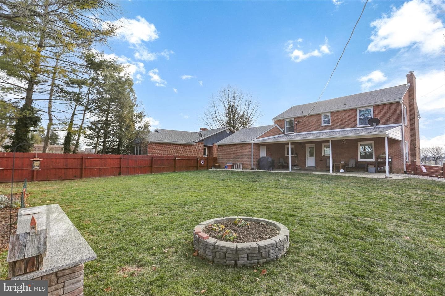 101 E Walnut Street photo 39